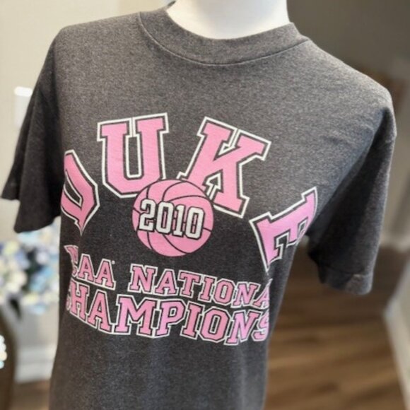 Duke NCAA National Basketball Champions T-shirt - 2010 - Picture 2 of 9